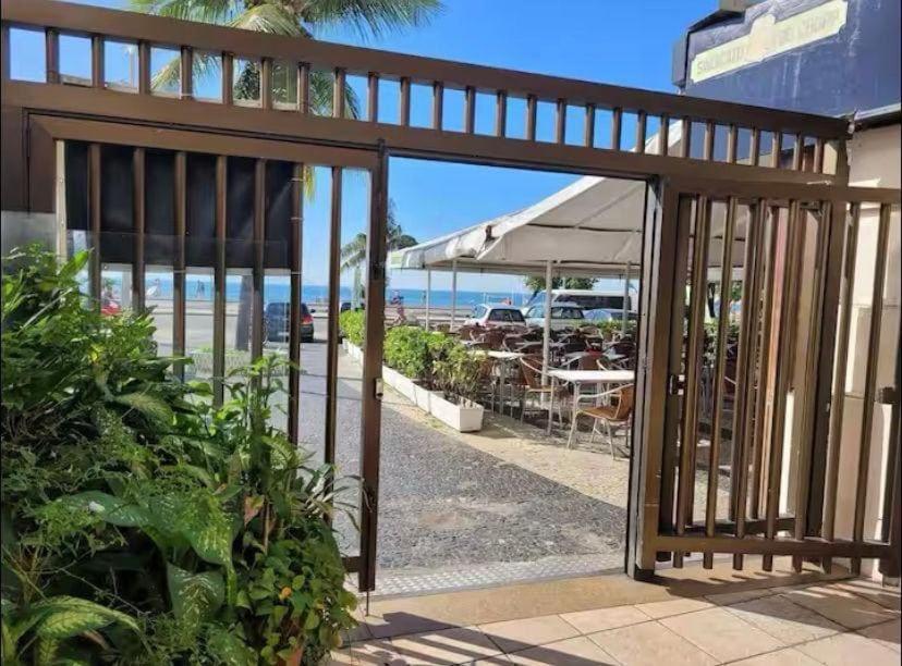 Av Atlantica Copacabana Apartment